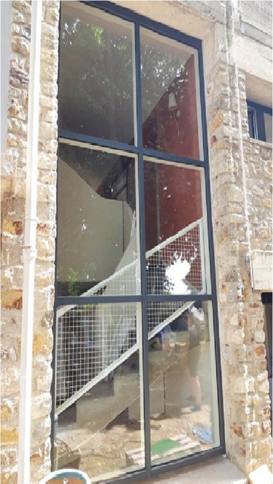 Menuiserie vue de l'int�rieur en bois et aluminium ext�rieur